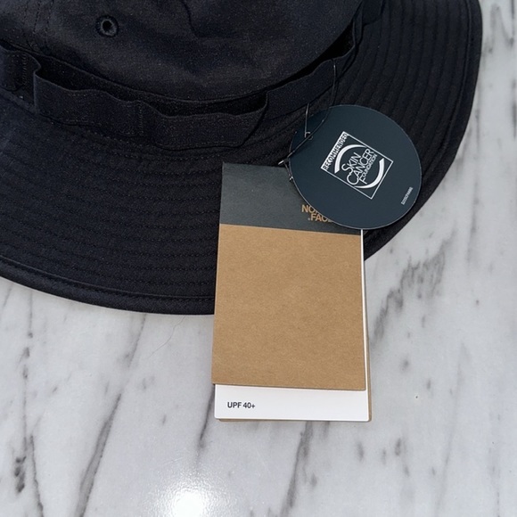 The North Face Class V Brimmer Hat In TNF
Black Unisex L/XL - Picture 6 of 9